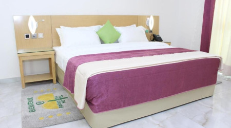 Private shower/Longterm/Decent B&B