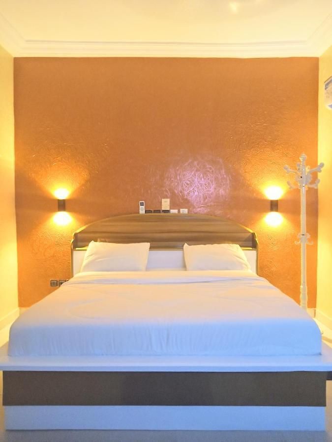 HOTEL MAVILLA 