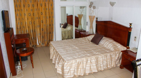 Private shower/Longterm/Decent B&B