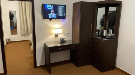 Private shower/Longterm/Decent B&B