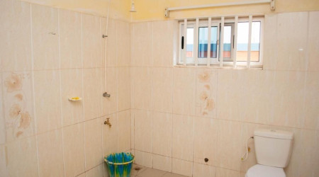 Private shower/Longterm/Decent B&B