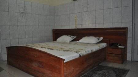 Private shower/Longterm/Decent B&B
