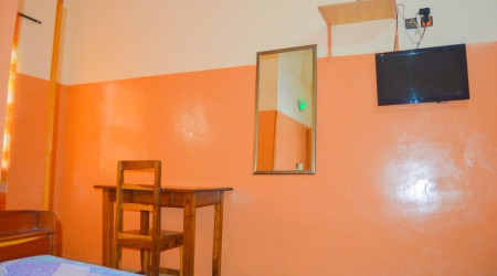 Private shower/Longterm/Decent B&B