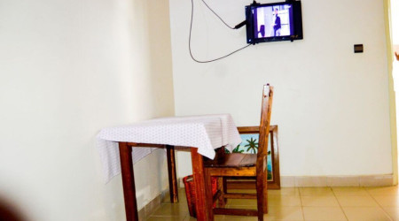Private shower/Longterm/Decent B&B
