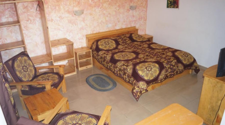 Private shower/Longterm/Decent B&B