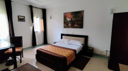 Private shower/Longterm/Decent B&B