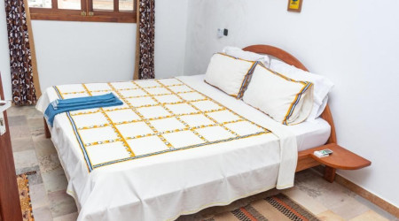 Private shower/Longterm/Decent B&B