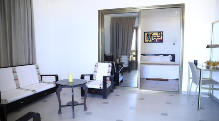 Private shower/Longterm/Decent B&B