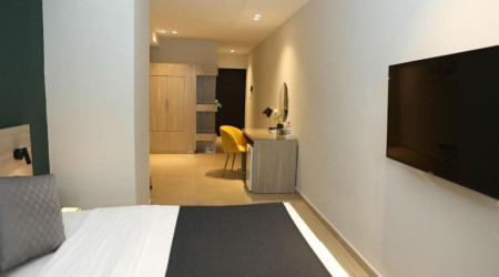 Private shower/Longterm/Decent B&B