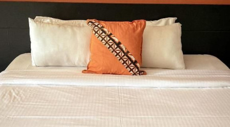 Private shower/Longterm/Decent B&B