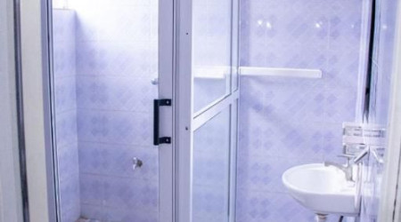 Private shower/Longterm/Decent B&B