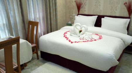 Private shower/Longterm/Decent B&B