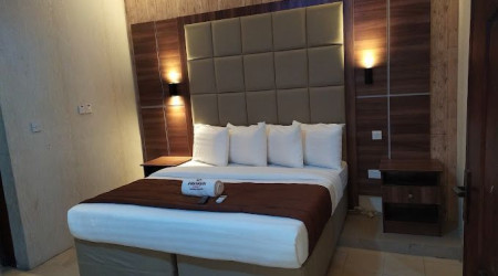 Private shower/Longterm/Decent B&B
