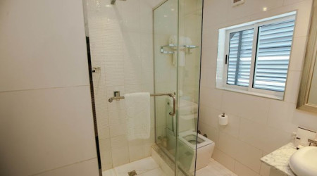 Private shower/Longterm/Decent B&B