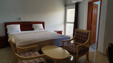 Private shower/Longterm/Decent B&B