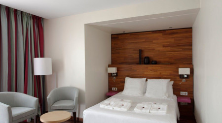 Private shower/Longterm/Decent B&B