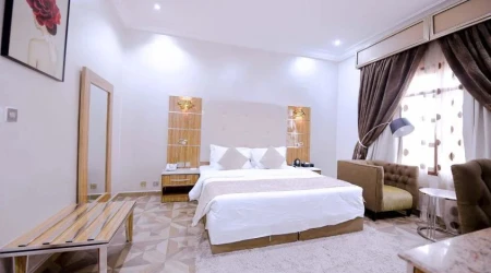 Private shower/Longterm/Decent B&B