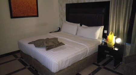 Private shower/Longterm/Decent B&B