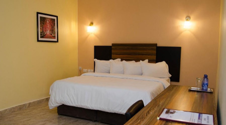 Private shower/Longterm/Decent B&B