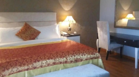 Private shower/Longterm/Decent B&B