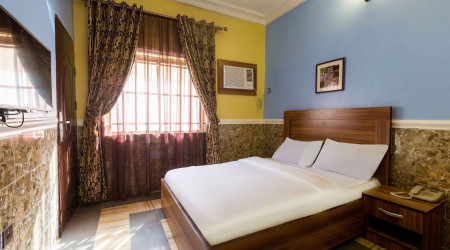 Private shower/Longterm/Decent B&B