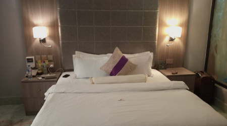 Private shower/Longterm/Decent B&B