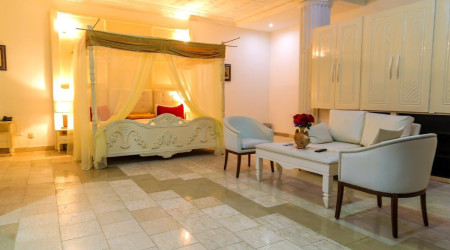 Private shower/Longterm/Decent B&B