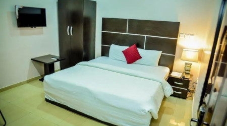 Private shower/Longterm/Decent B&B