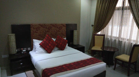 Private shower/Longterm/Decent B&B