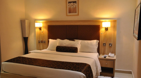 Private shower/Longterm/Decent B&B
