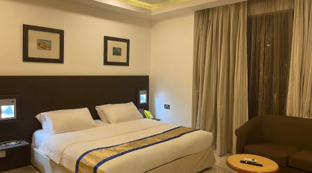 Private shower/Longterm/Decent B&B