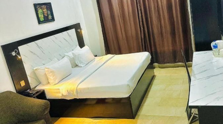 Posh Hotel and Suites