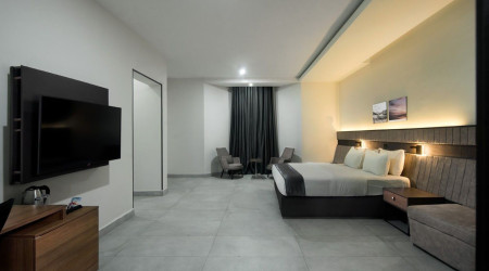 Private shower/Longterm/Decent B&B
