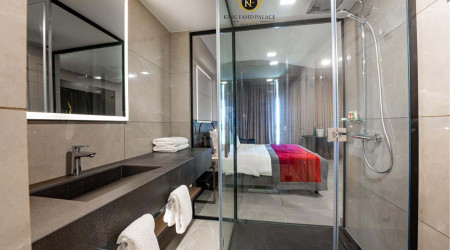 Private shower/Longterm/Decent B&B