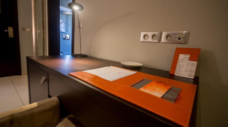 Private shower/Longterm/Decent B&B