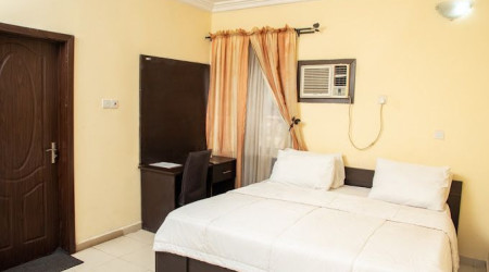 Private shower/Longterm/Decent B&B