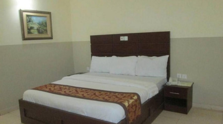 Private shower/Longterm/Decent B&B