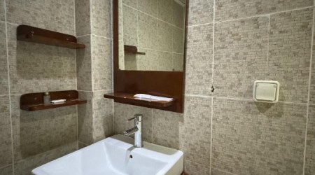 Private shower/Longterm/Decent B&B