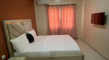 Private shower/Longterm/Decent B&B