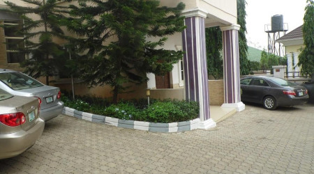 Private shower/Longterm/Decent B&B