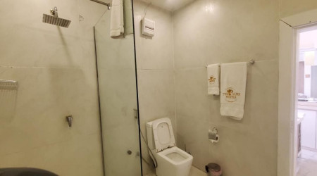 Private shower/Longterm/Decent B&B