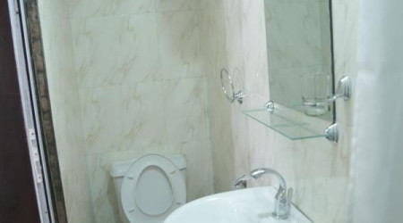 Private shower/Longterm/Decent B&B