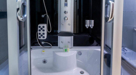 Private shower/Longterm/Decent B&B