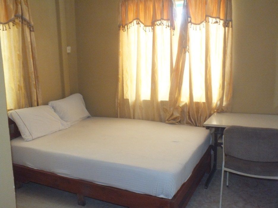 Ampax Hotel