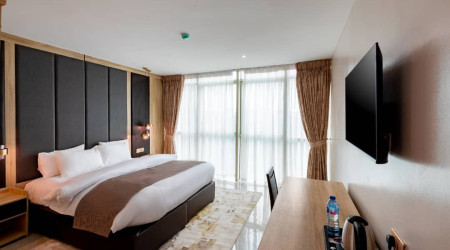 Private shower/Longterm/Decent B&B