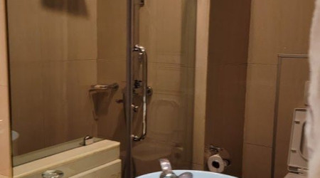 Private shower/Longterm/Decent B&B
