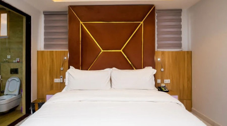 Private shower/Longterm/Decent B&B