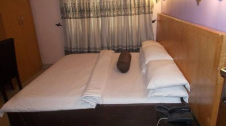Private shower/Longterm/Decent B&B