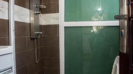 Private shower/Longterm/Decent B&B