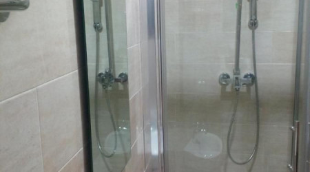Private shower/Longterm/Decent B&B
